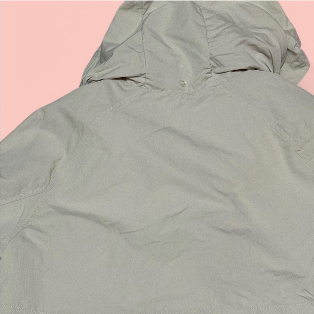SOLD Lululemon Athletica Beige Jacket - Picture 4 of 5